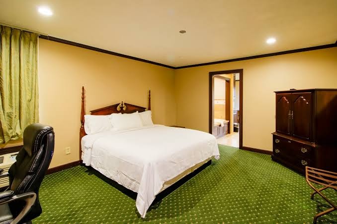 Pinewood Inn and Suites