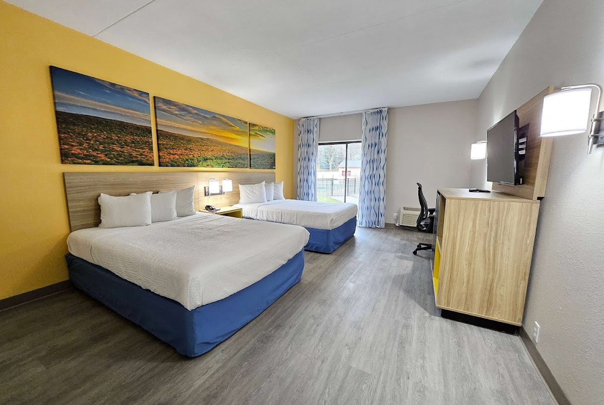 Days Inn by Wyndham Berlin Meriden photo 2