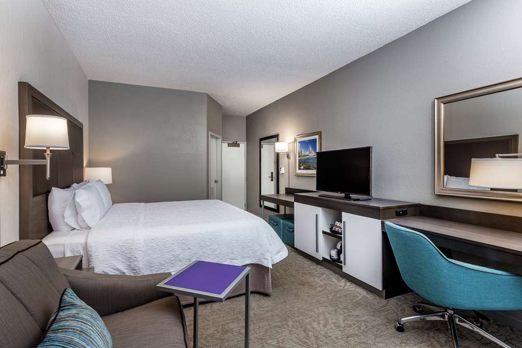 Hampton Inn Milwaukee-Airport photo 2