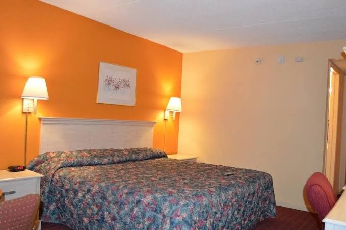 Travelers Inn photo 2