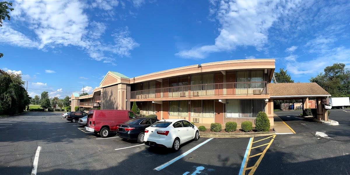 Travelers Inn photo 3