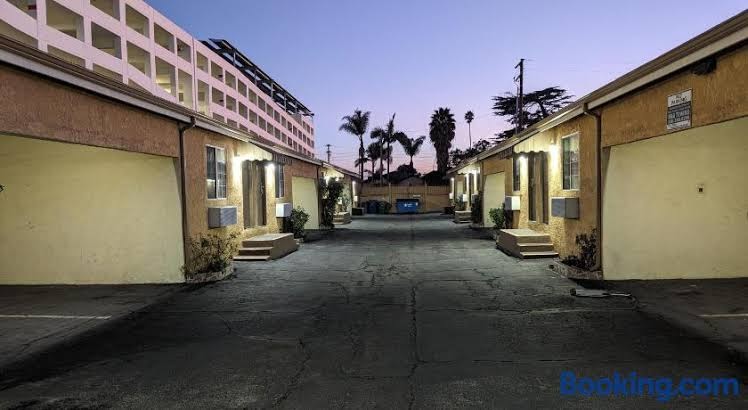 Airport Motel photo 2