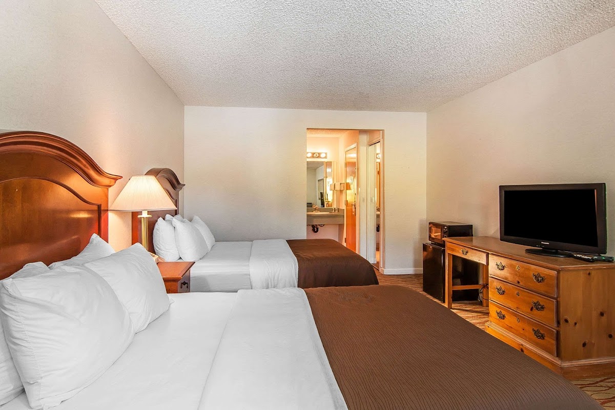 Quality Inn photo 2