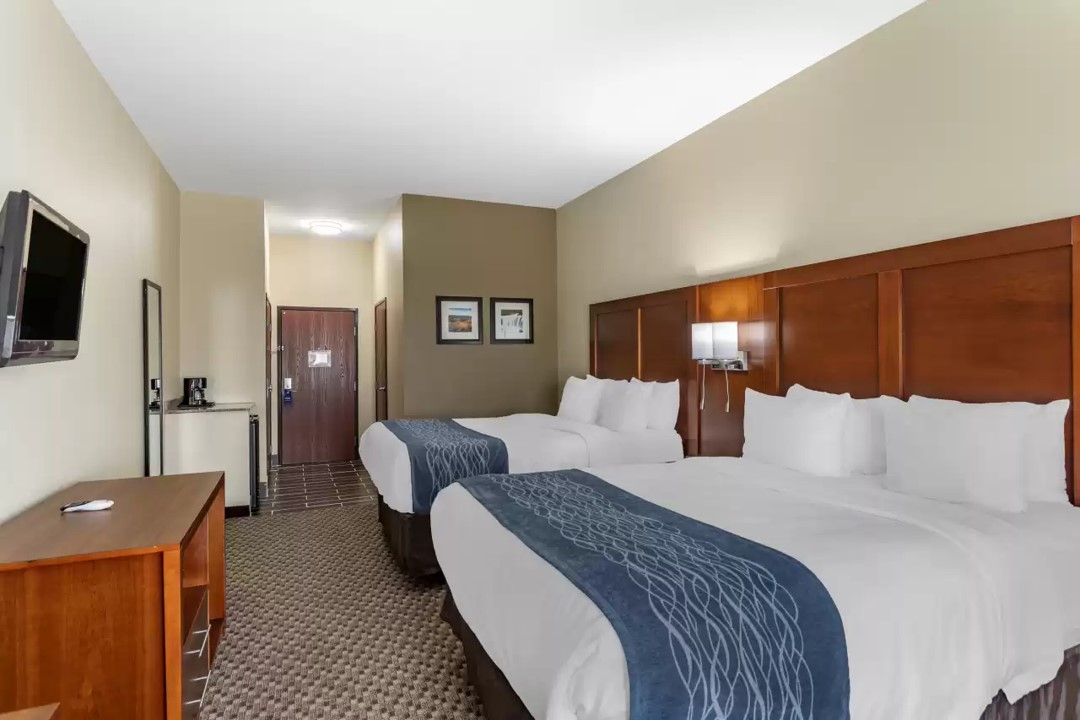 Comfort Inn & Suites photo 2