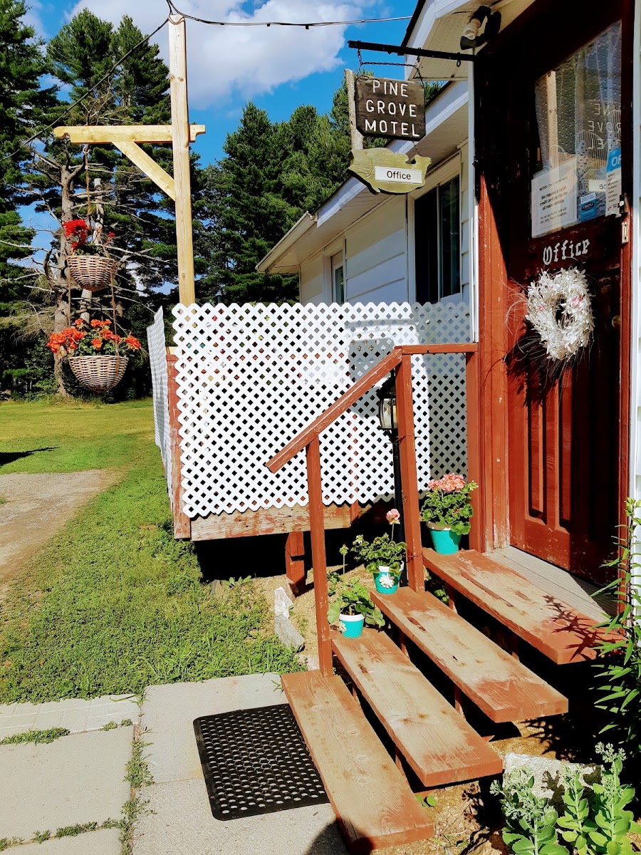 Pine Grove Motel photo 3
