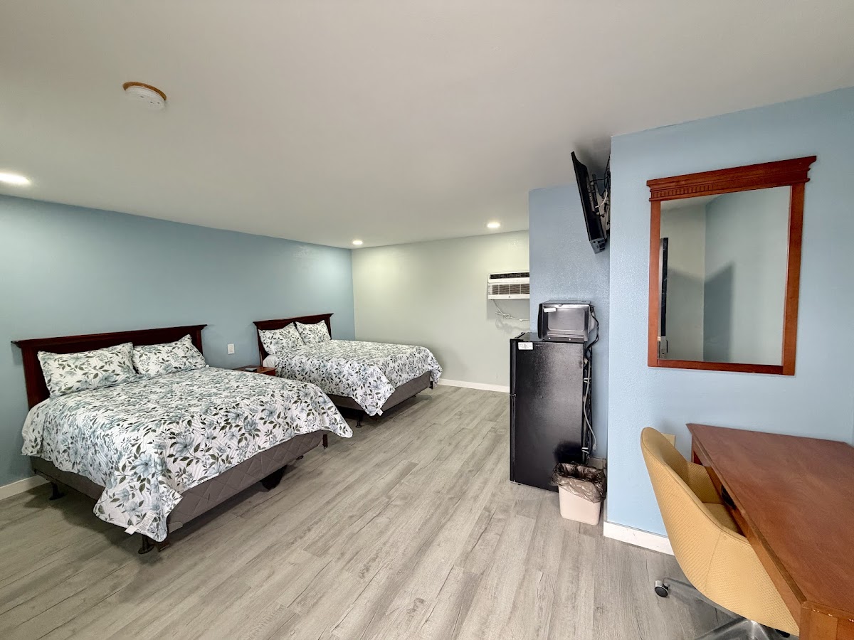 Deluxe Inn photo 2