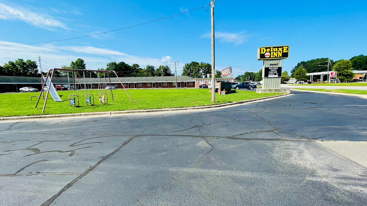 Deluxe Inn photo 3