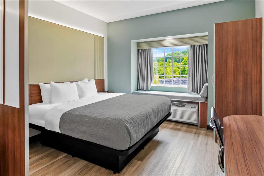 Quality Inn & Suites photo 2