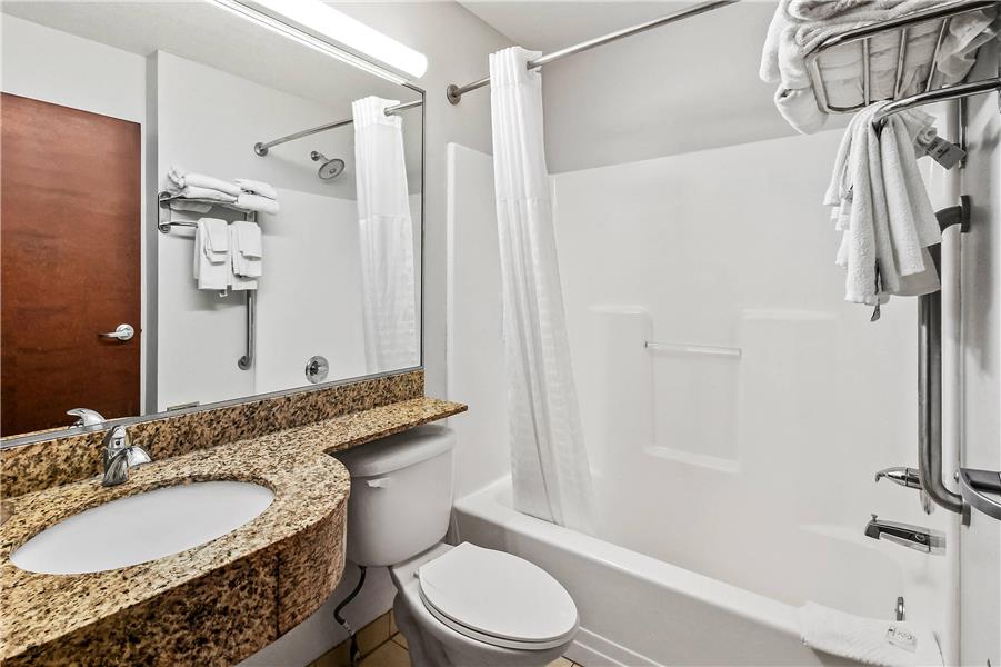 Quality Inn & Suites photo 3