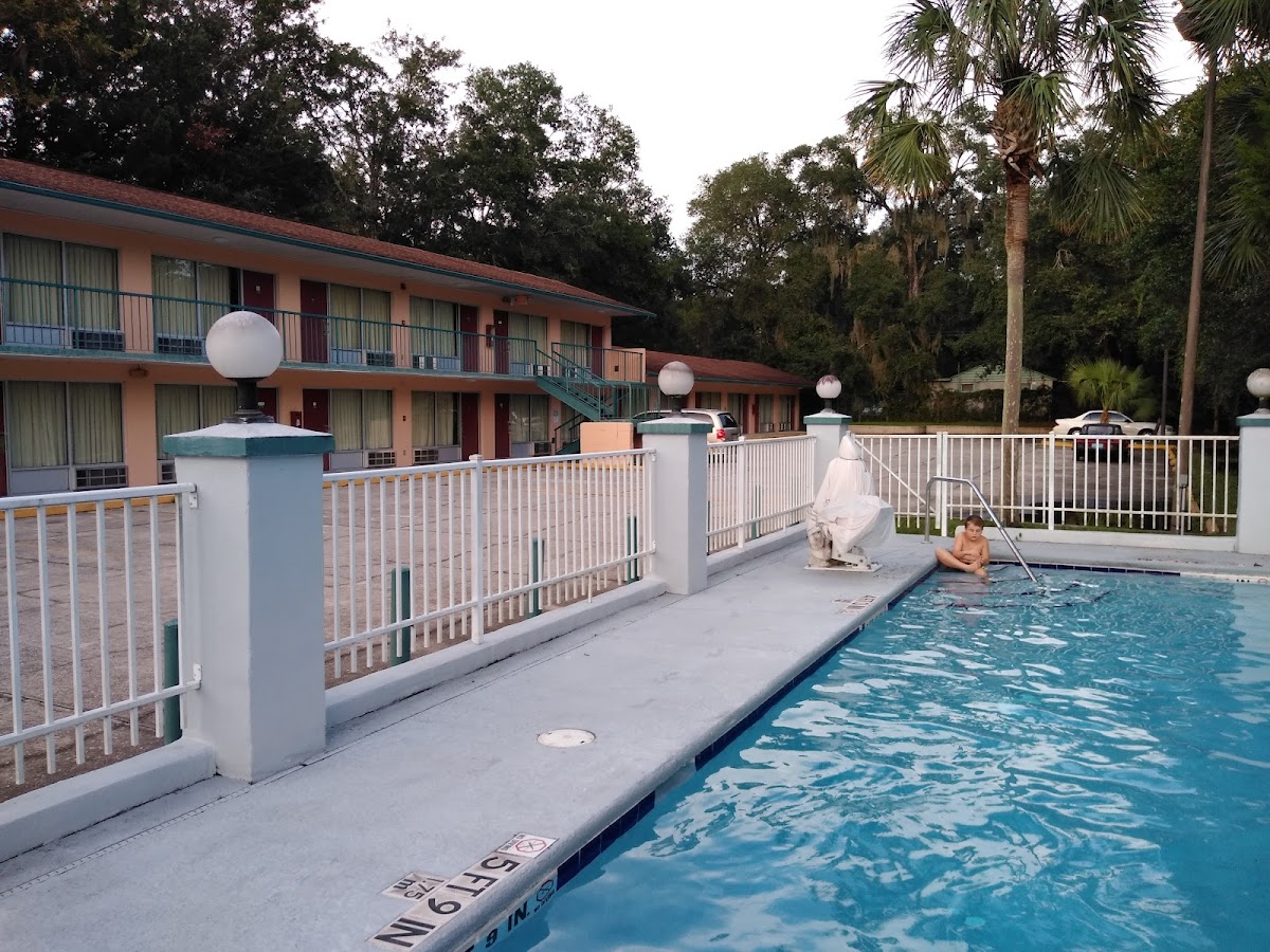 Traveler's Inn photo 2