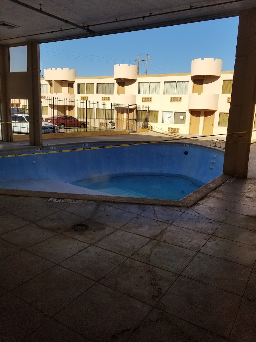 Camelot Inn photo 3