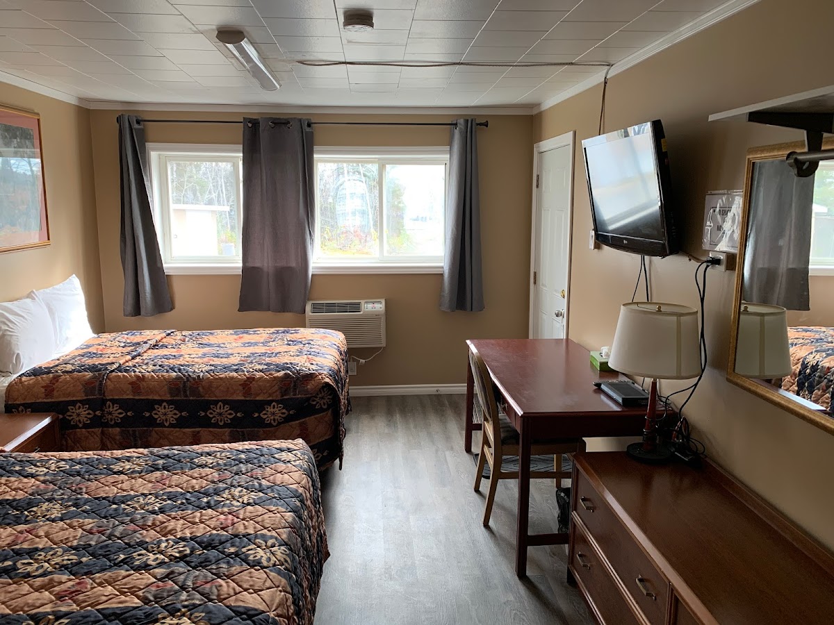 Village Inn & Suites photo 2