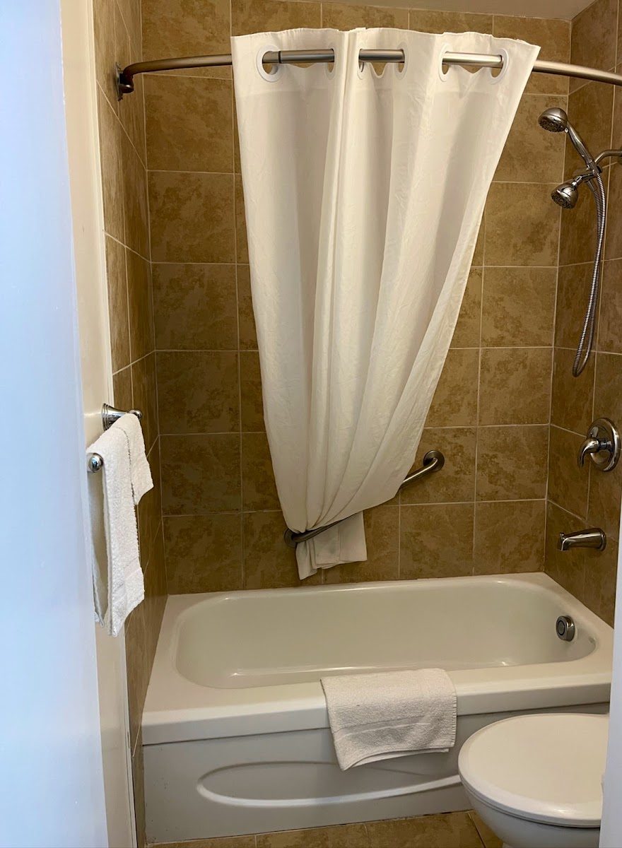 Village Inn & Suites photo 3