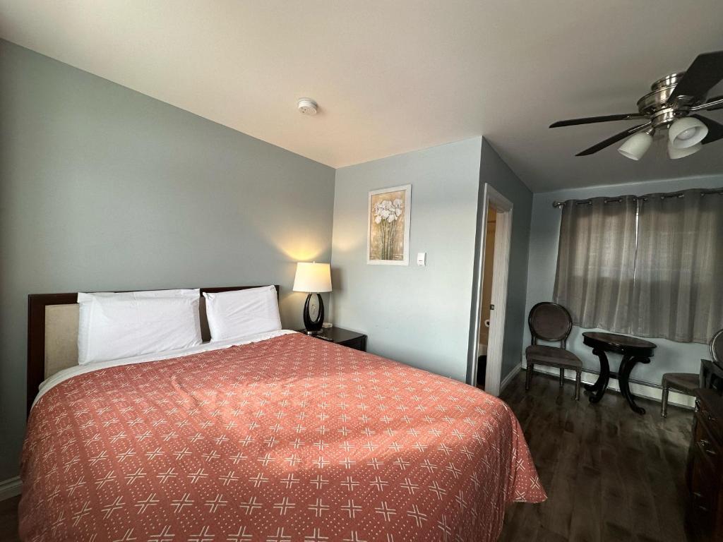 Town & Country Motel photo 3