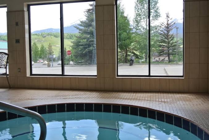 Luxury Inn & Suites photo 2