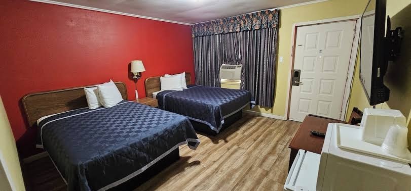 Deluxe Inn photo 2