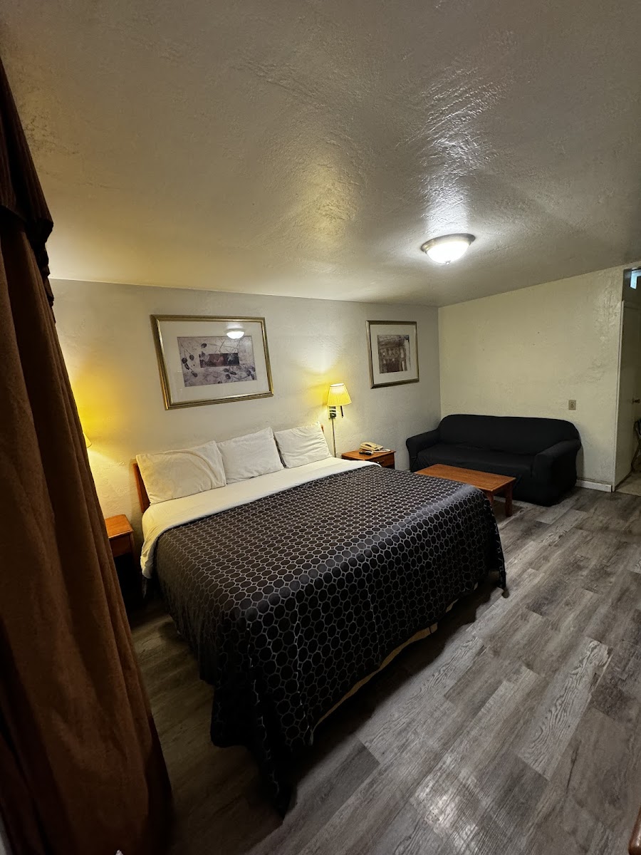 Budget Inn & Suites