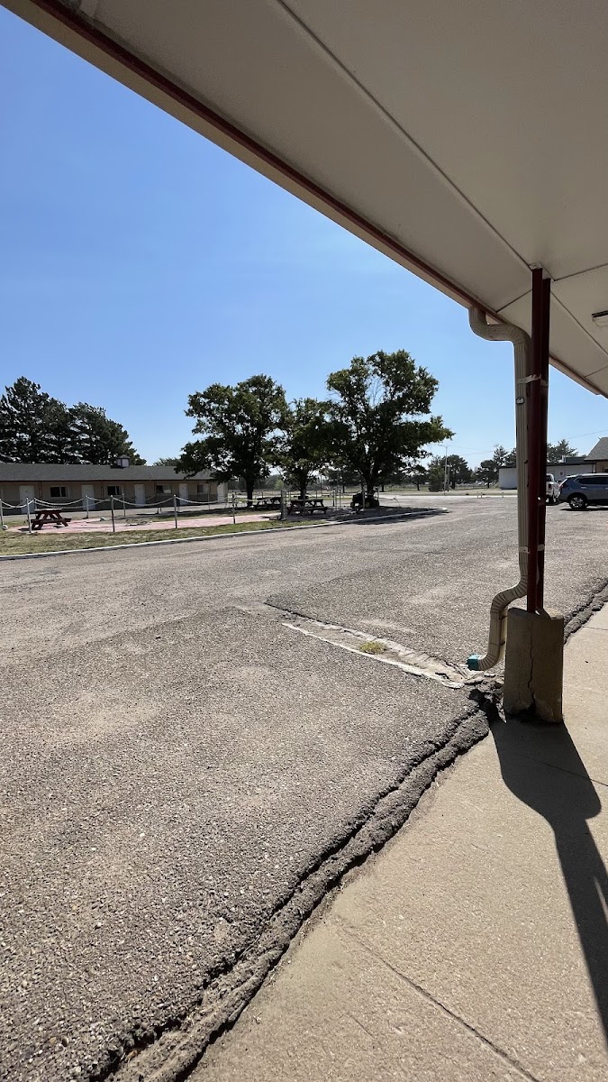 Budget Inn & Suites photo 3