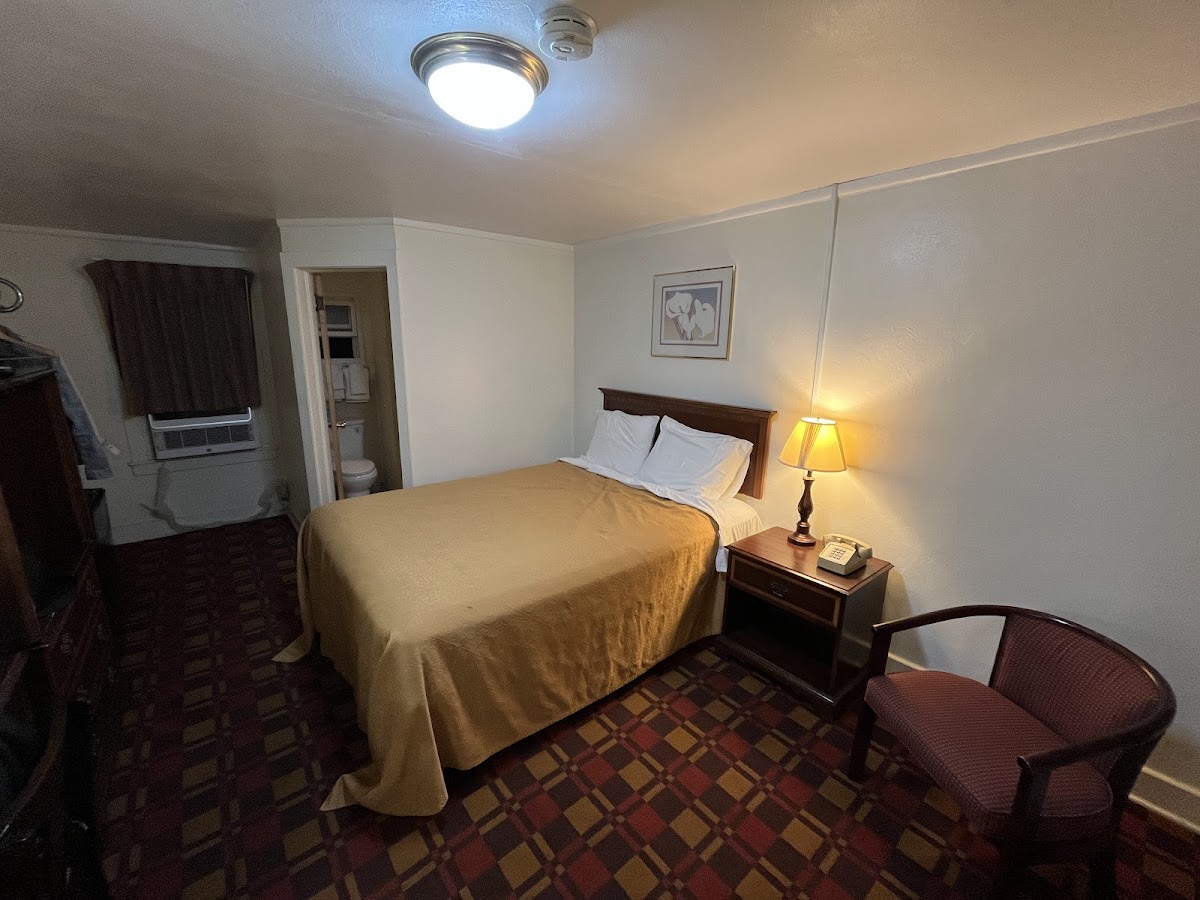 Economy Inn photo 2