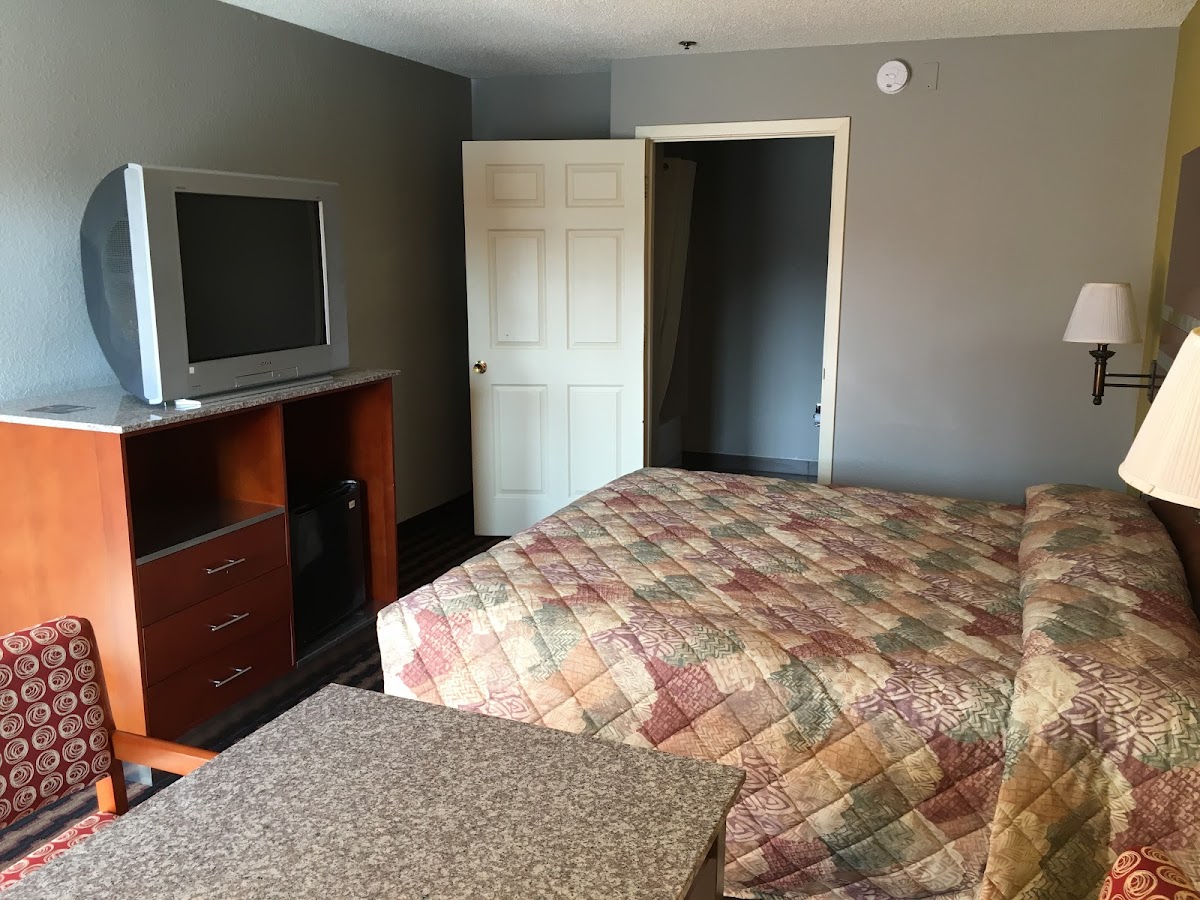 Budget Inn & Suites photo 2