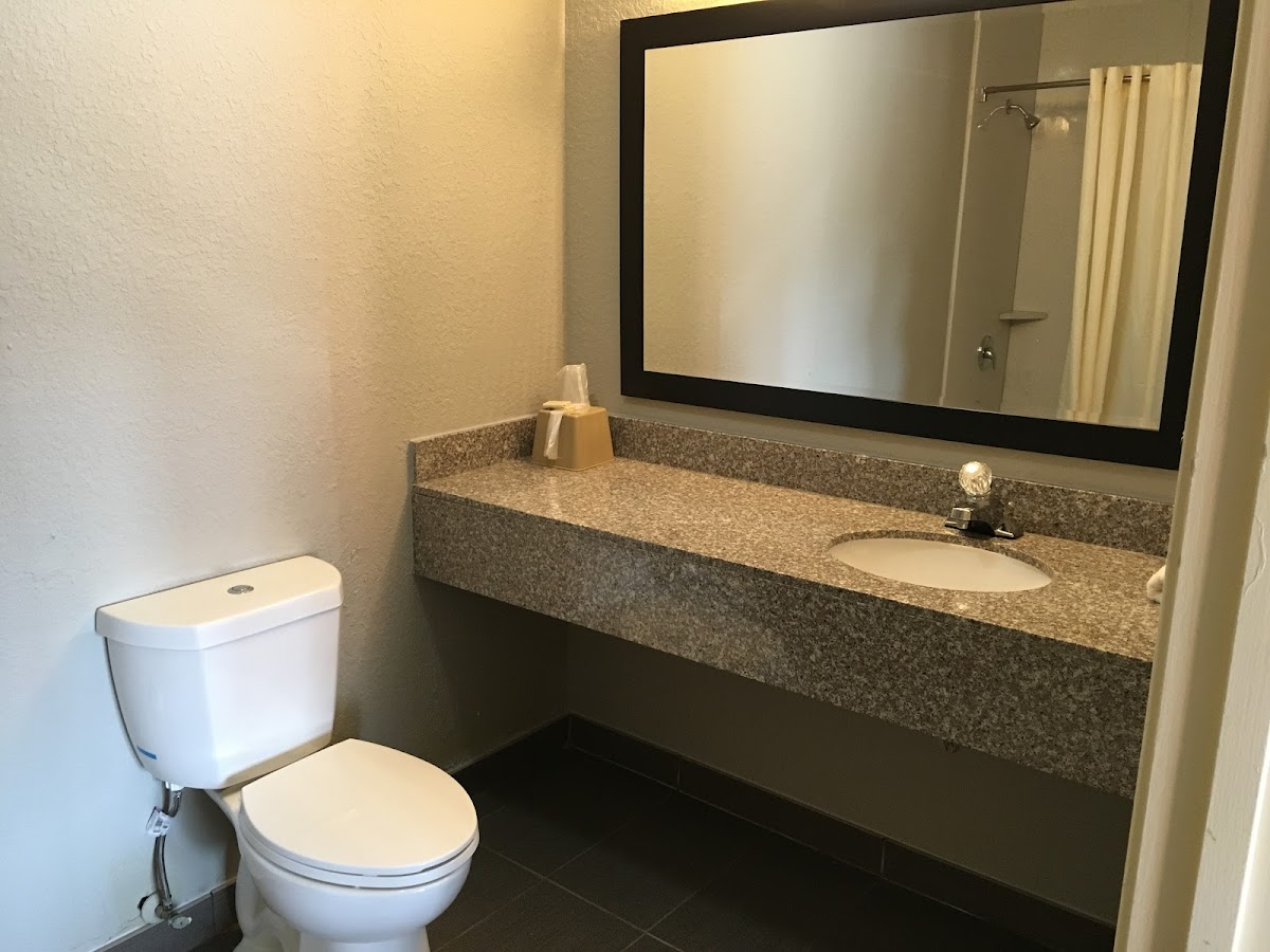 Budget Inn & Suites photo 3