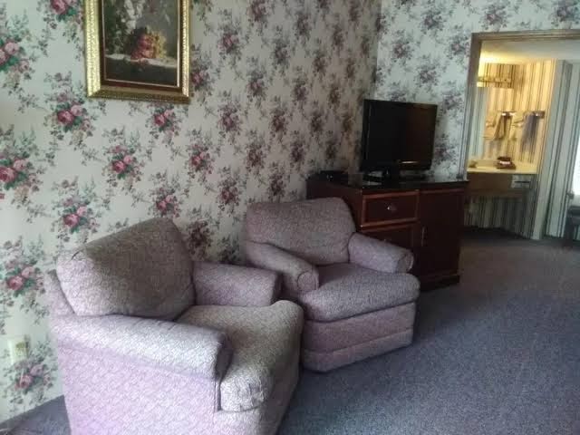 Victorian Inn photo 3