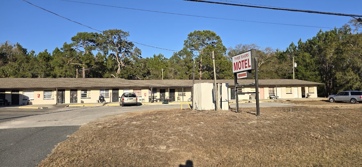 Three Rivers Motel