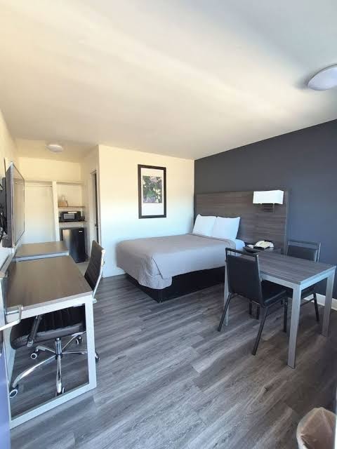Budget Inn photo 3