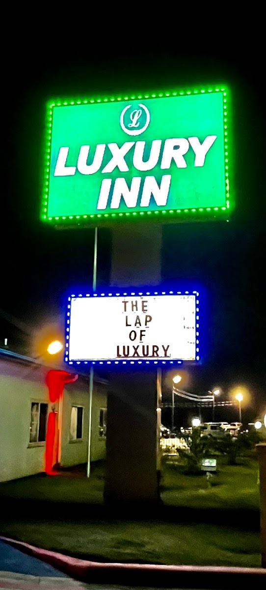 Luxury Inn & Suites photo 3