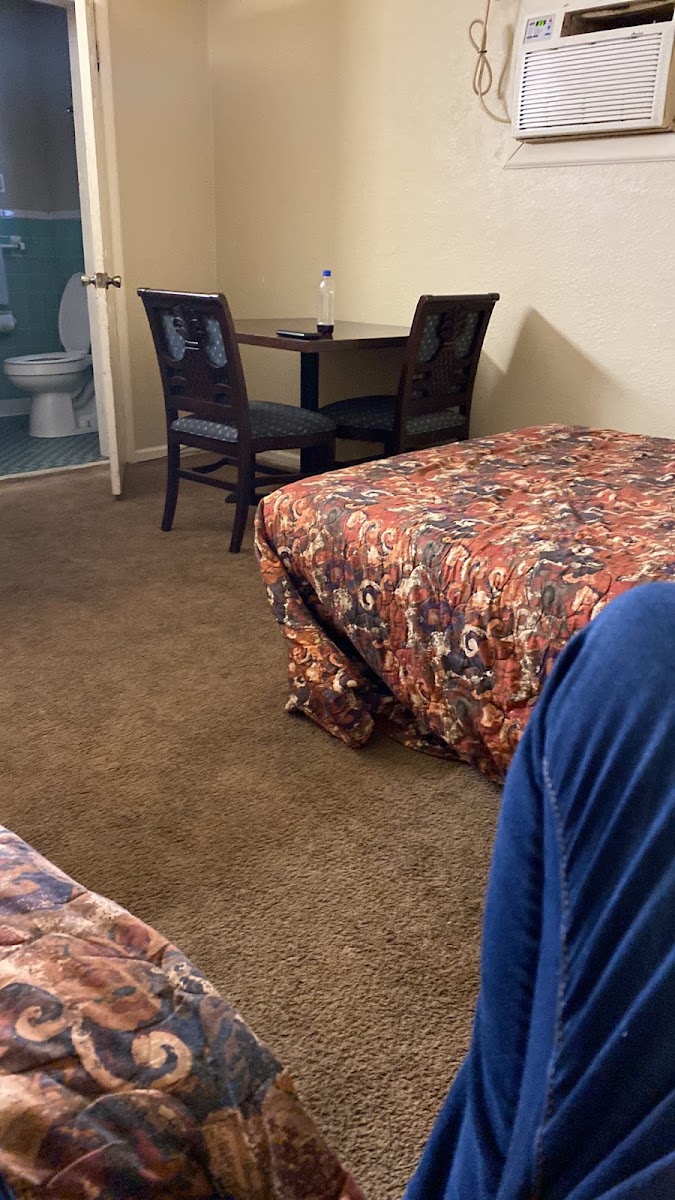 Crest Motel