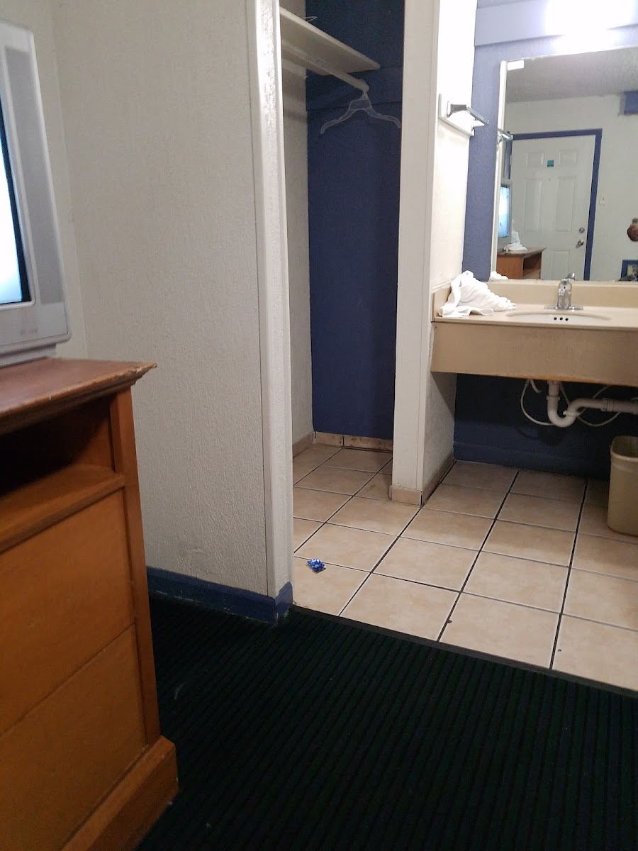 Relax Inn photo 2