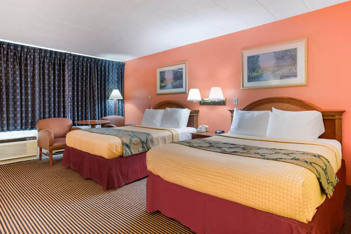 Royal Inn photo 2