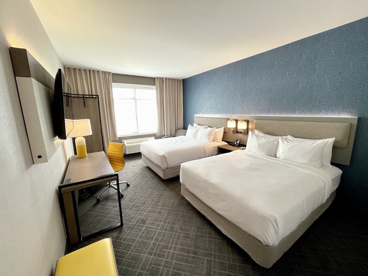 Comfort Inn & Suites photo 2