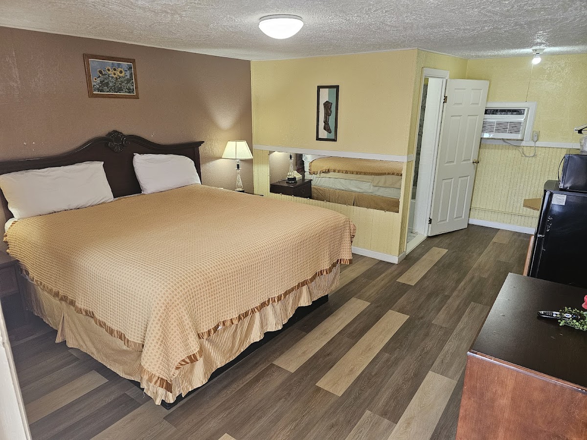 Log Cabin Motel photo 2