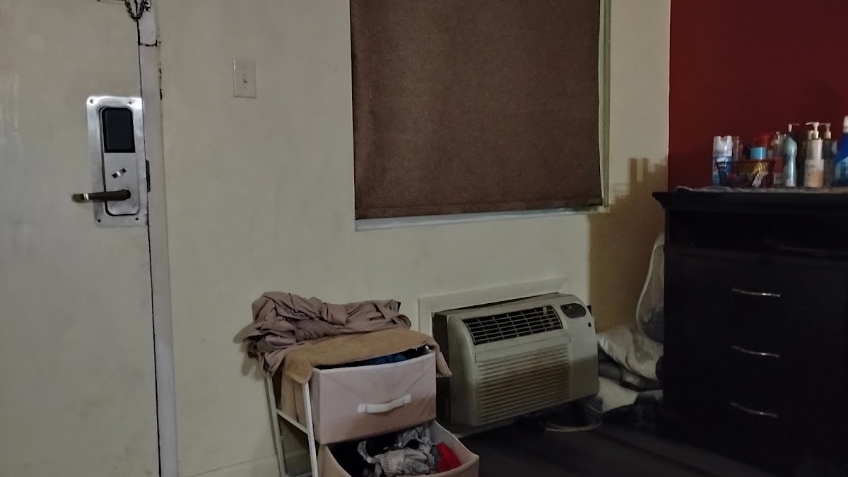 Deluxe Motel