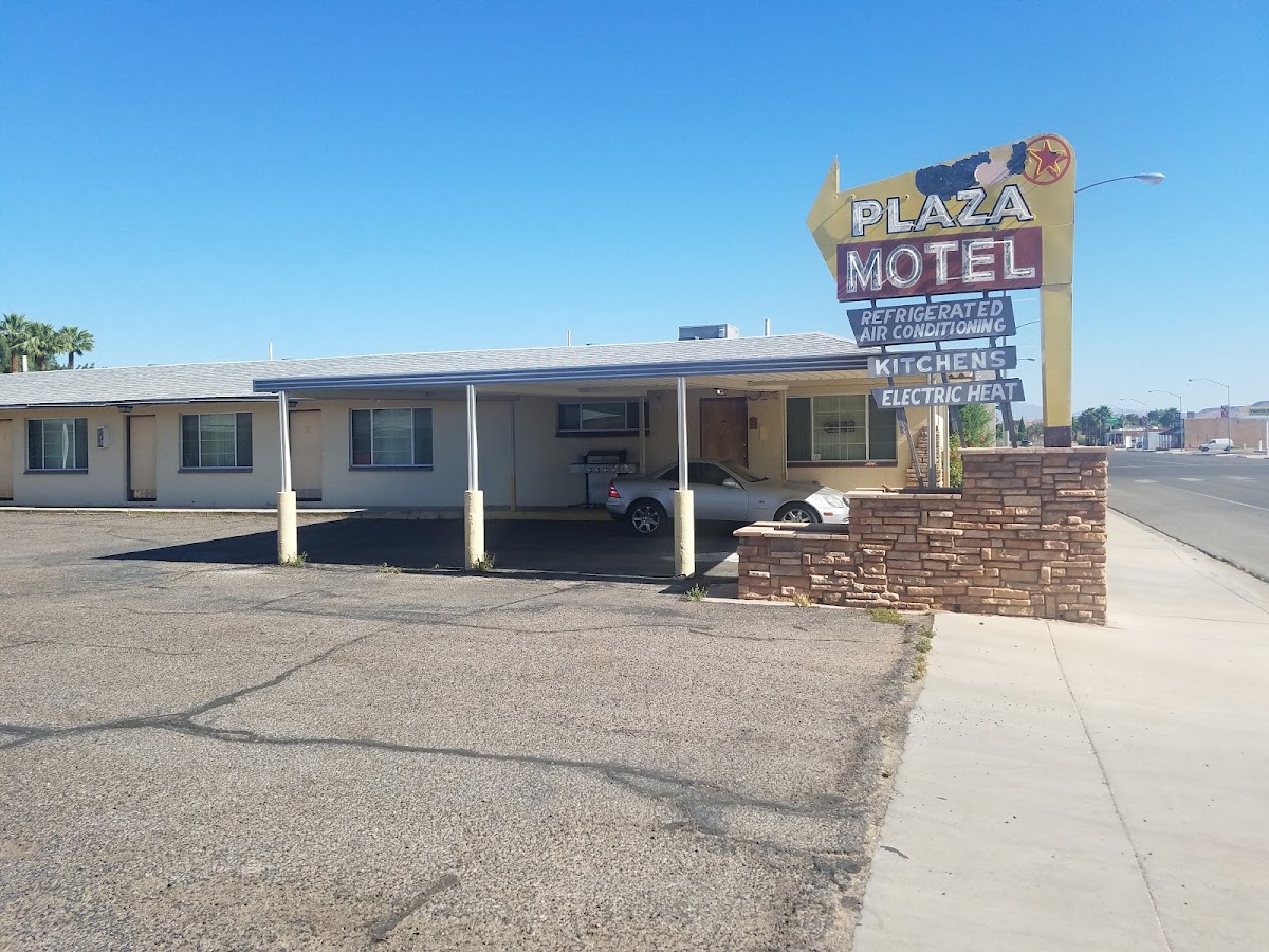 Plaza Motel