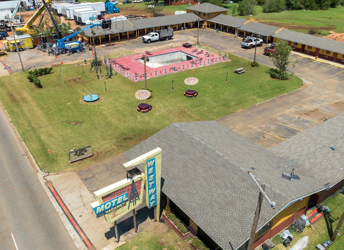 Colonial Motel