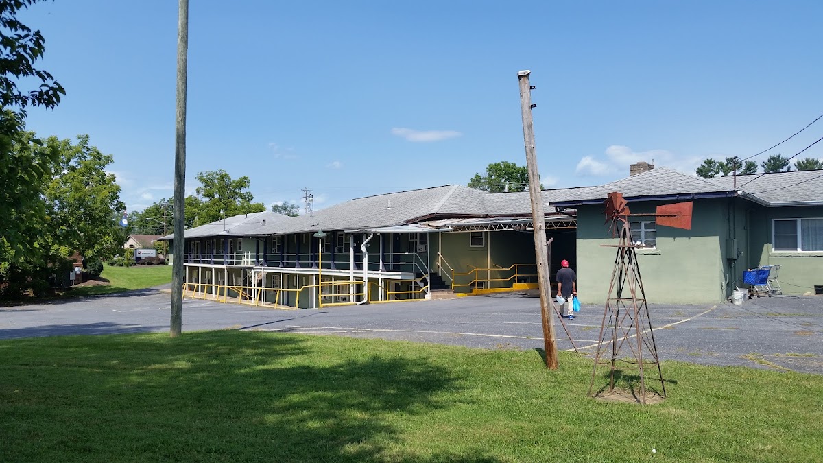 Budget Inn photo 3