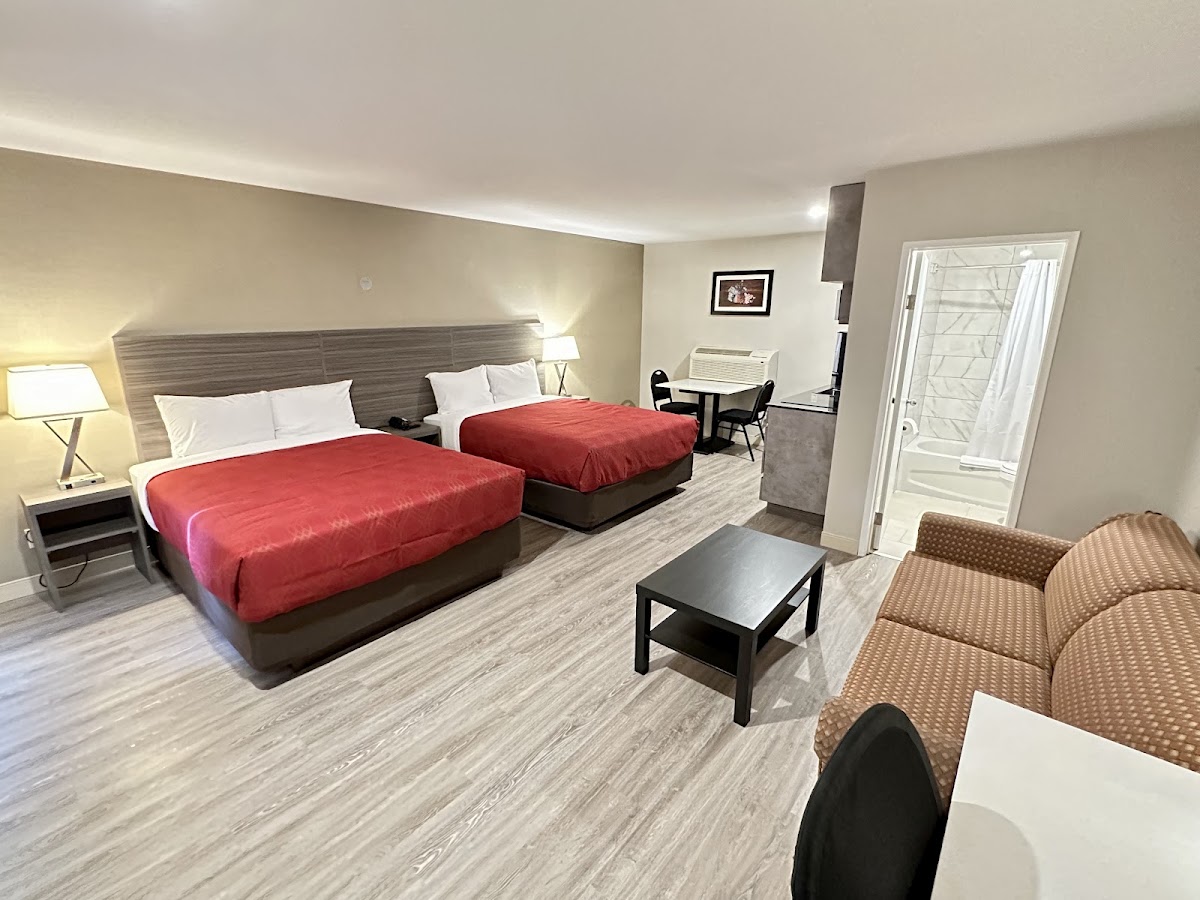 Econo Lodge Inn & Suites photo 2