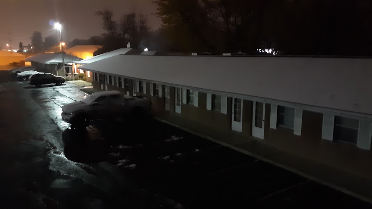 Colonial Motel photo 3