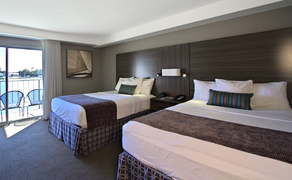 Executive Inn & Suites photo 2