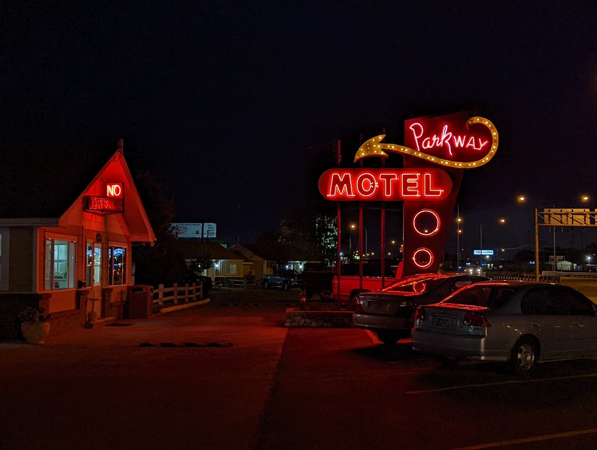 Parkway Motel