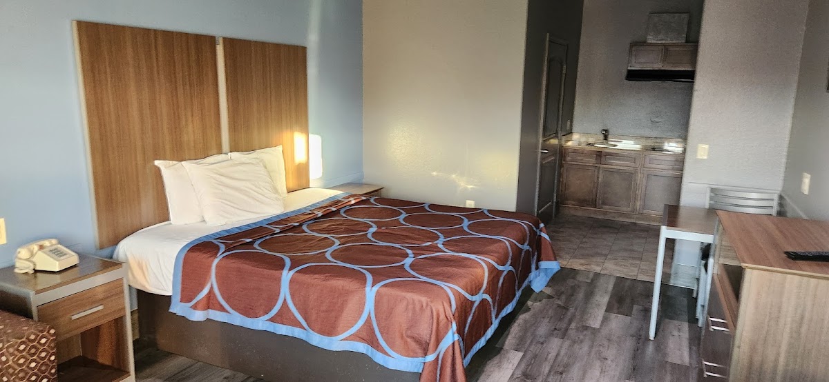 Deluxe Inn photo 2