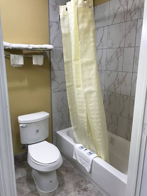 Deluxe Inn photo 3