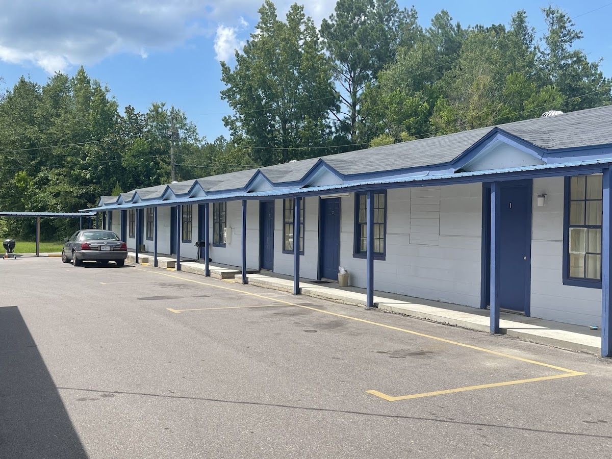 Plaza Motel