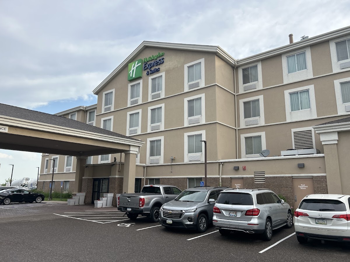 Holiday Inn Express & Suites