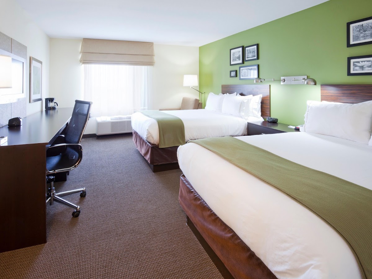 Holiday Inn Express & Suites photo 2
