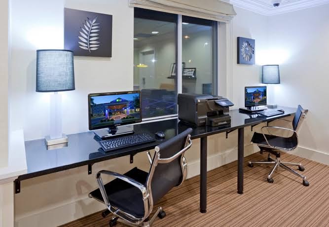 Holiday Inn Express & Suites photo 3