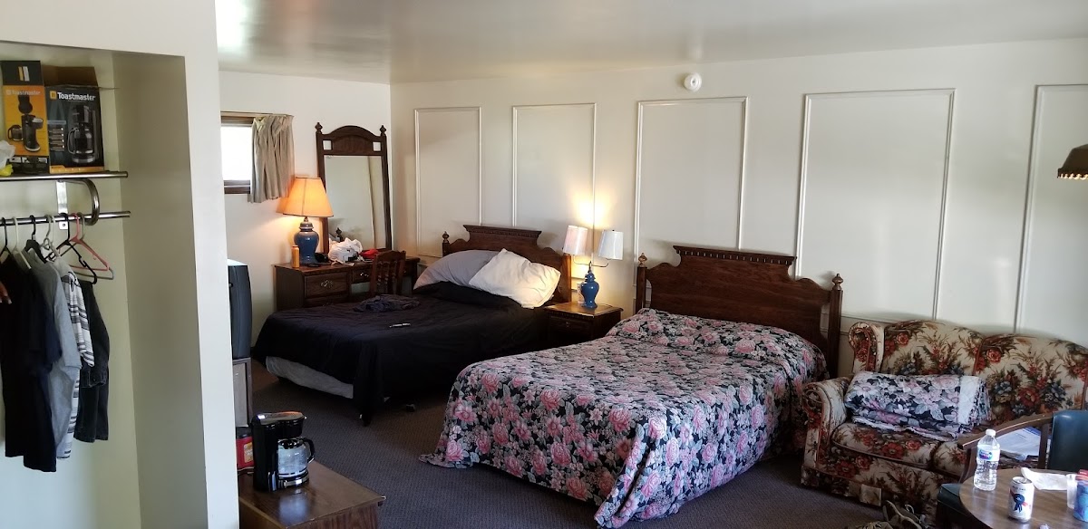 Colonial Motel photo 2