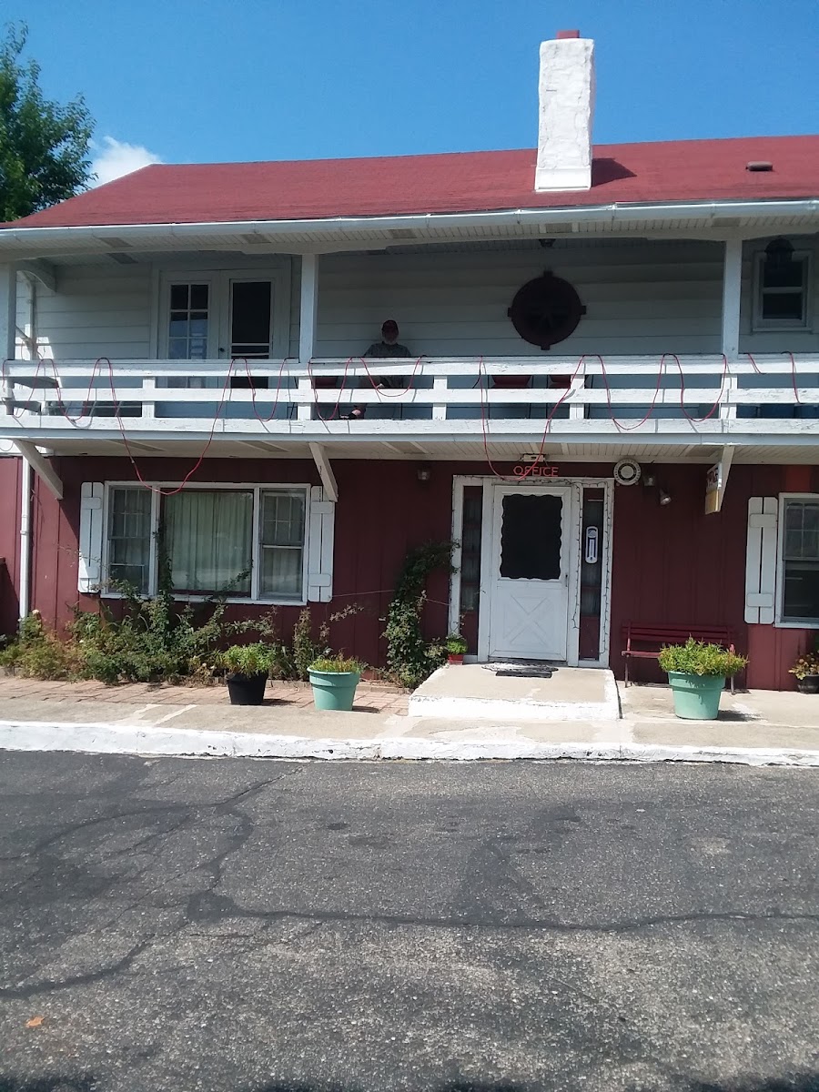 Colonial Motel photo 3